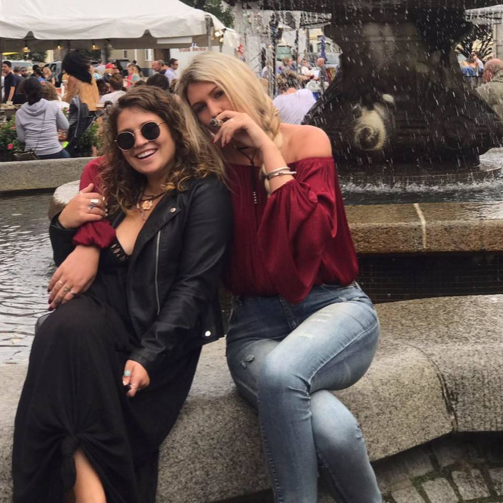 Meet your Posher, Maura